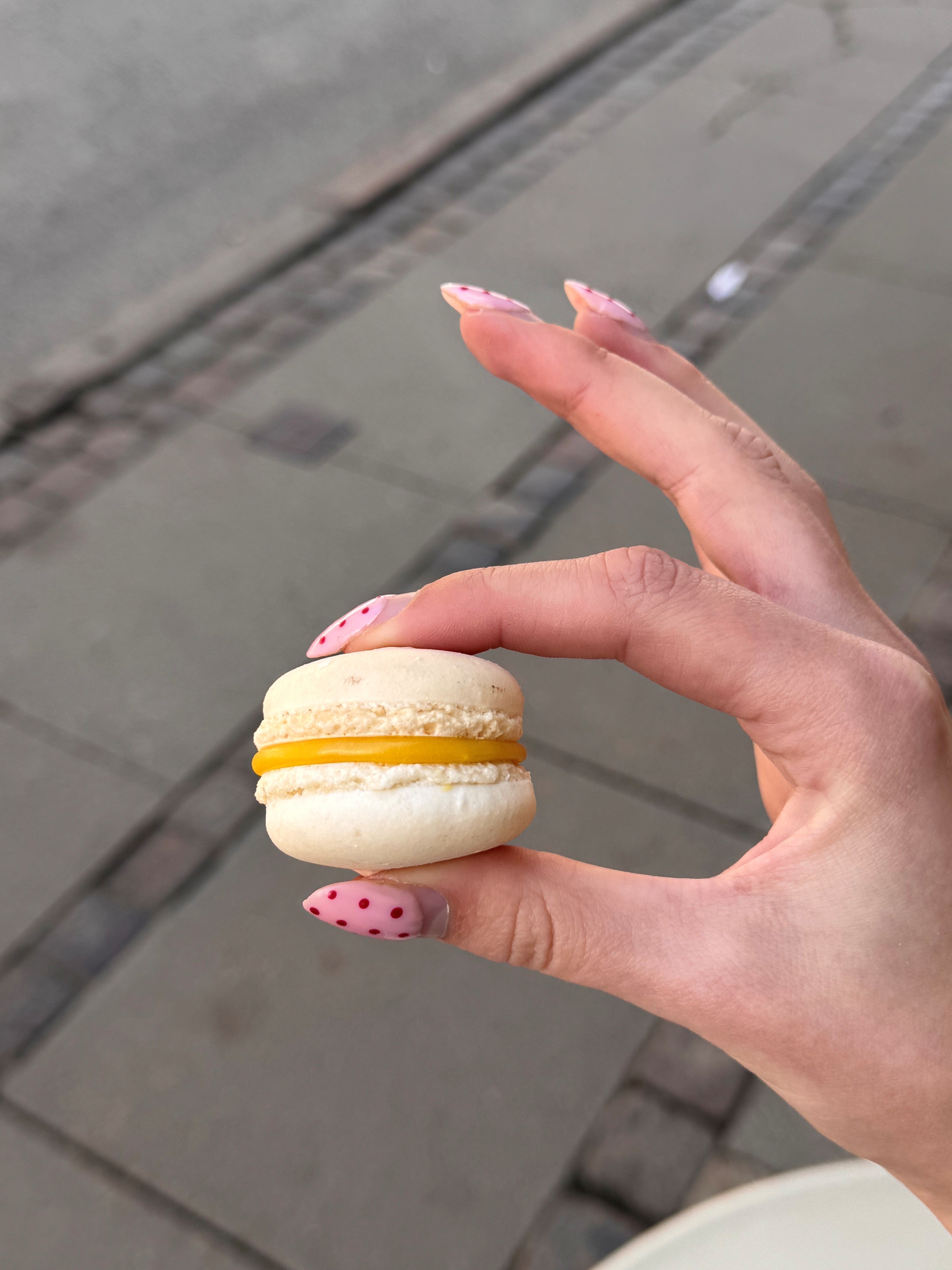 Macaron - Passionsfrugt & Yuzu
