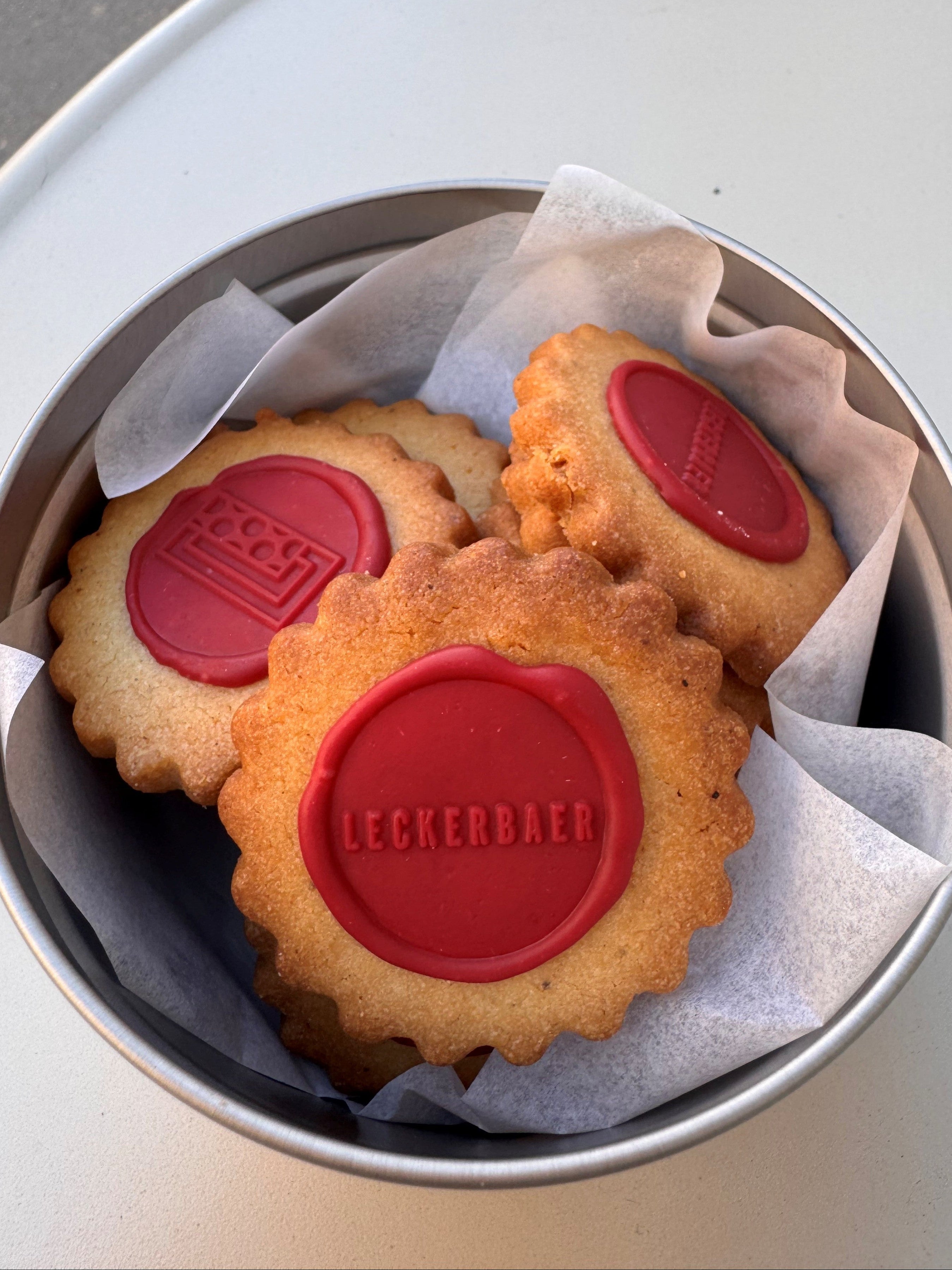 Hindbær Inspiration, Valrhona buttercookies - Rund tin æske